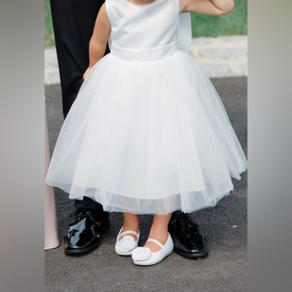 NEW White Flower Girl Dress, 7-8 years